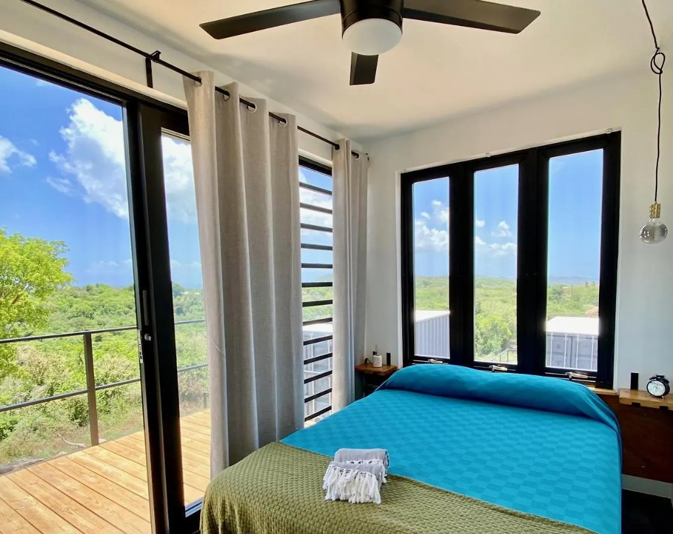ホテル Lejos Eco Retreat ビエケス プエルトリコ