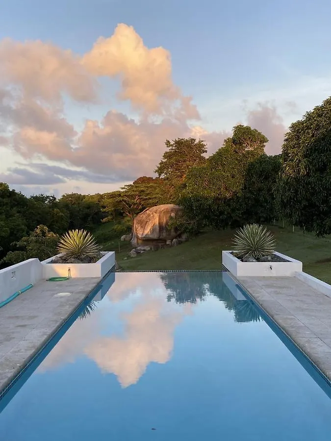 בית הארחה מלון ויסקז Lejos Eco Retreat